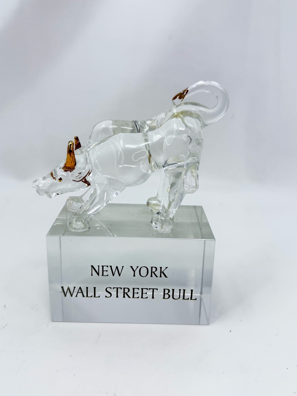 Vintage New York Wall Street Bull heavy miniature Crystal Glass Paperweight.